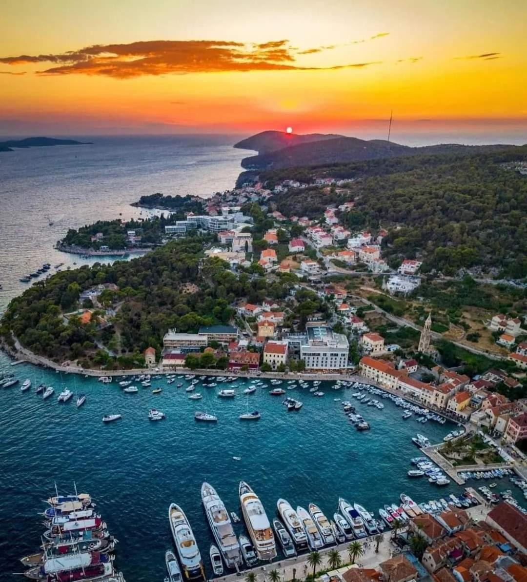 Apartments Luci Χβαρ Δωμάτιο φωτογραφία